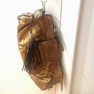 Guess clutch